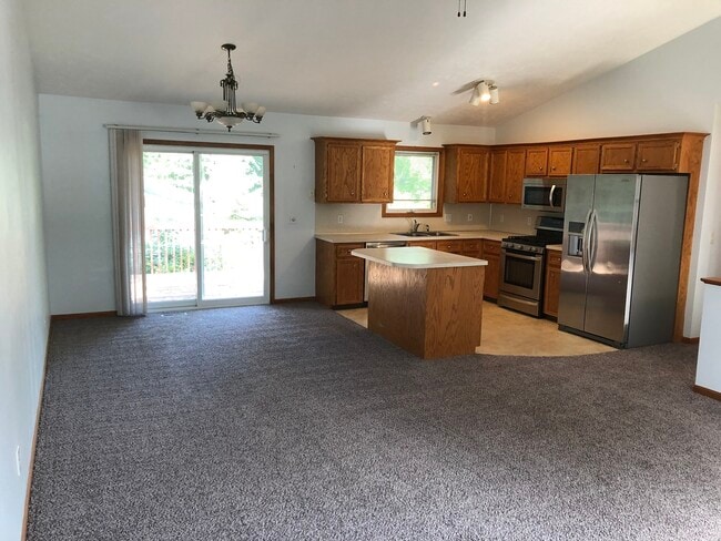 Building Photo - 5560 Eric St