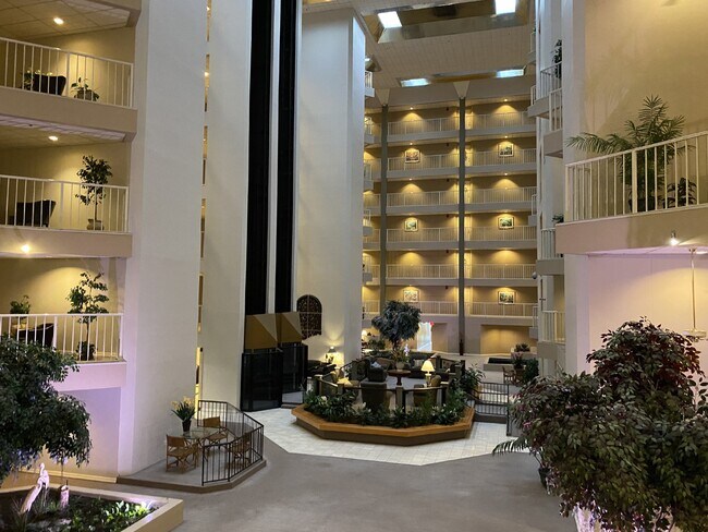 Building Photo - Move-In Ready 2BR Condo at The Meridian– Great Location & Amenities