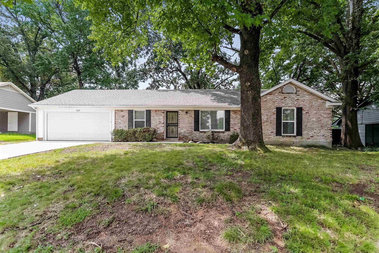 Primary Photo - 5233 Yale Rd