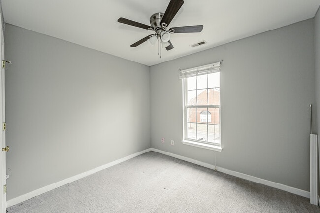 Building Photo - 1401 Olde Sage Ct