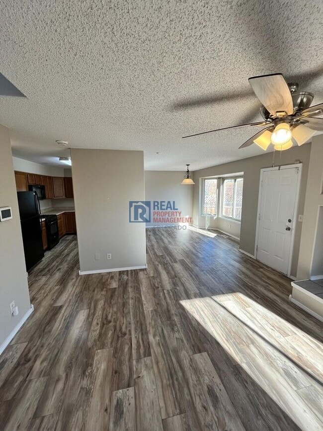 Building Photo - 6255 Blazing Star Dr