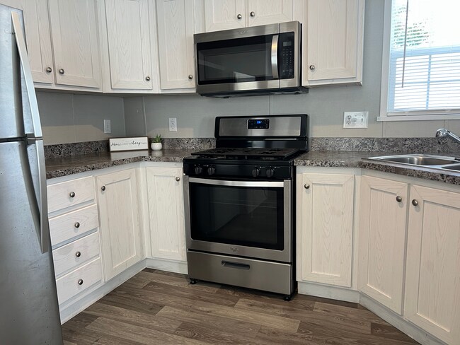 Building Photo - 5197 Chantelle Dr