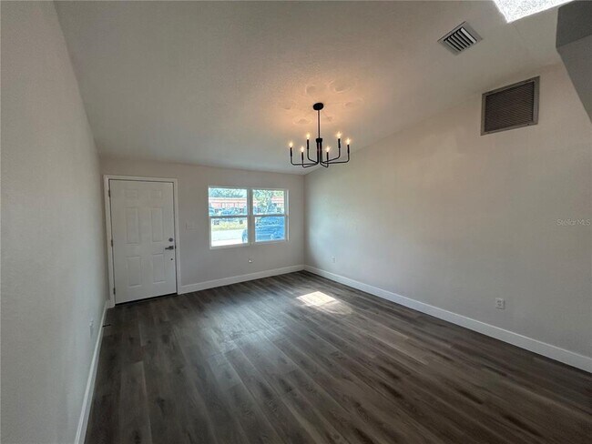 Foto del edificio - 20343 Wilkie Ave