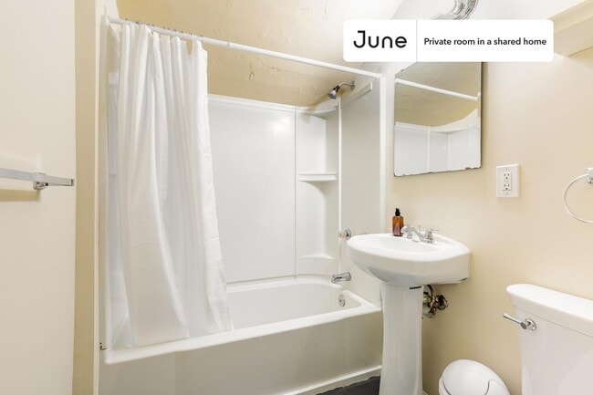 Building Photo - Room in Shared 4 bed/2 bath home in Dupont Circle