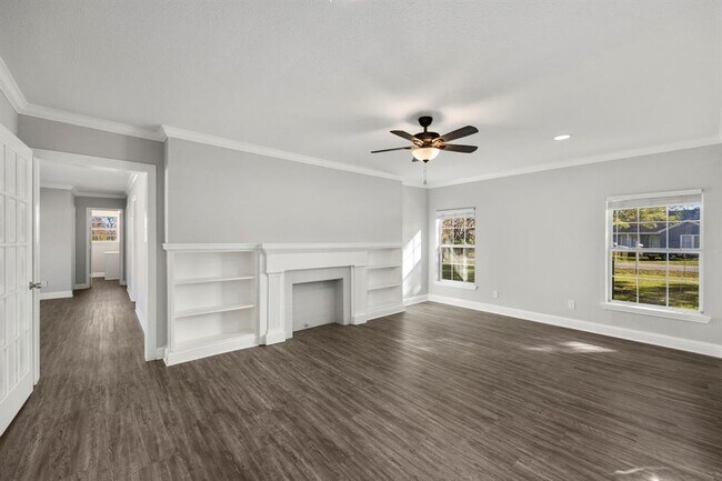Building Photo - 321 Circle Dr