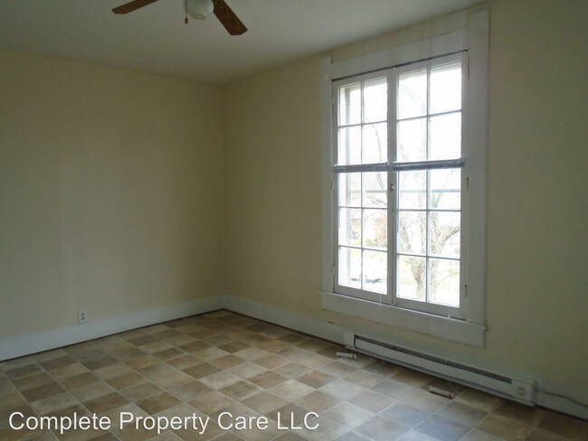 Building Photo - 643 N Elm St