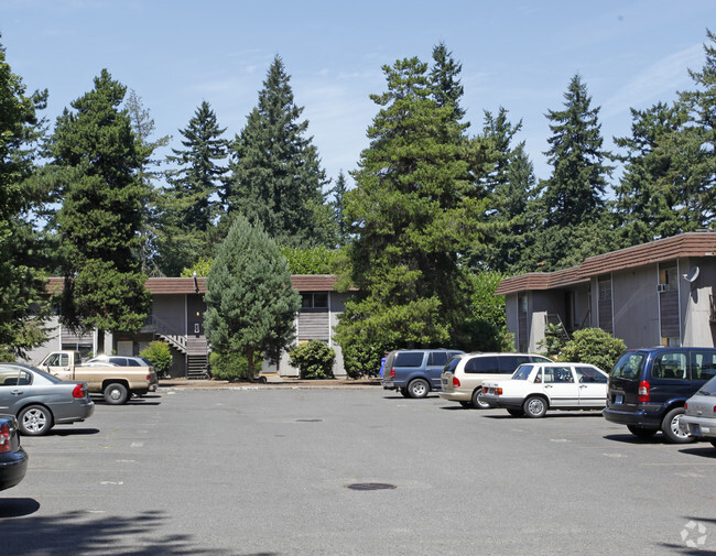 Cancha de Louise - Fairhaven Apartments