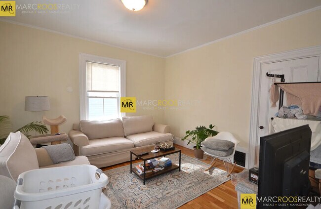 Foto del edificio - 124 Academy Hill Rd