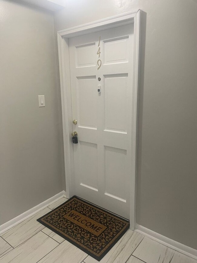 Building Photo - Condo in Raleigh Woods Available NOW!