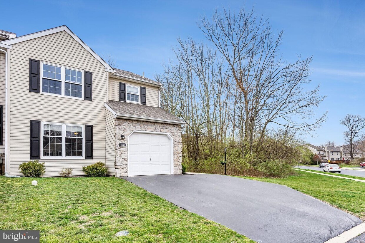 1247 Meadowview - 1247 Meadowview Cir