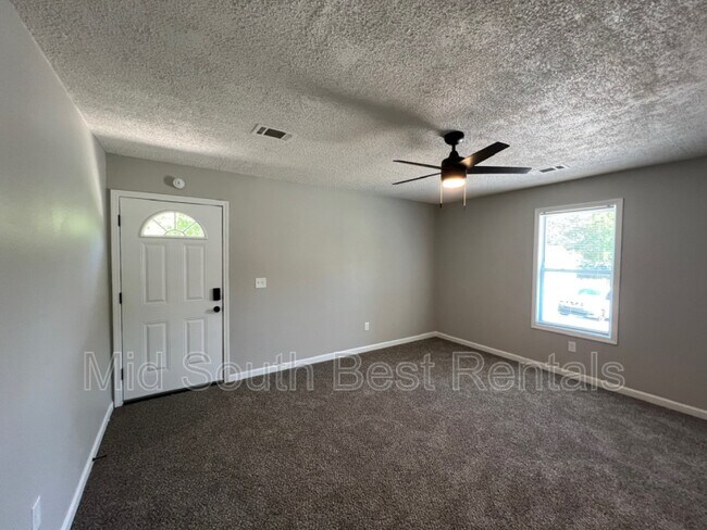 Building Photo - 4185 Wagon Wheel Dr