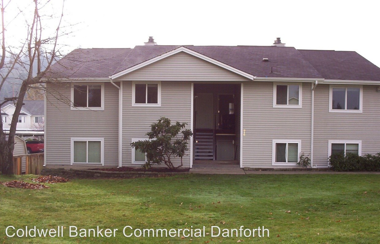 Foto principal - 918 37th St SE