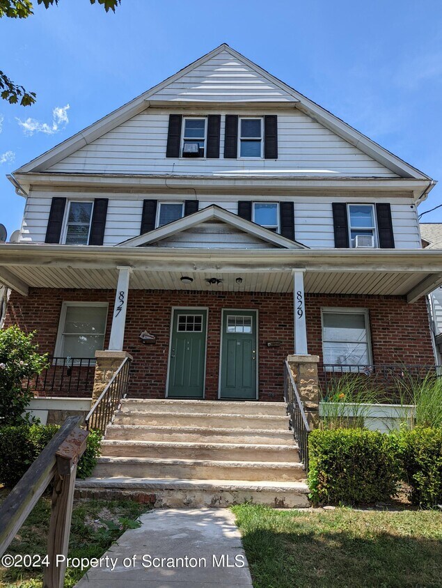 Primary Photo - 829 N Main St
