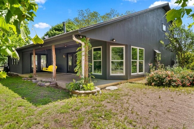 Building Photo - 121 Spur 191