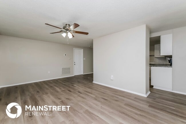 Building Photo - 5528 Daisy Dr