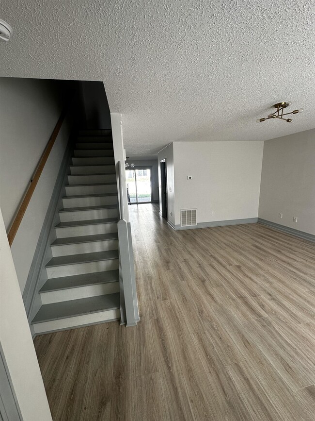 Building Photo - 1114 Patrick Henry Pl