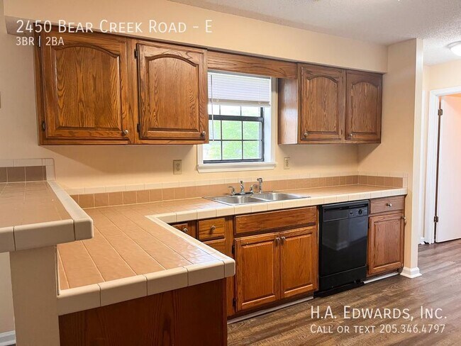Foto del edificio - 2450 Bear Creek Rd E
