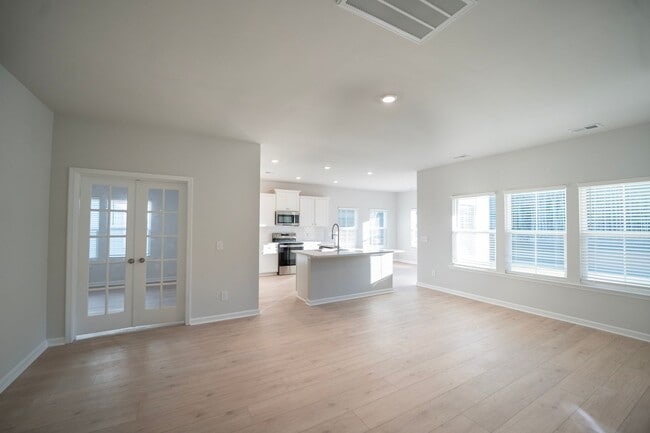 Foto del edificio - Available Now!