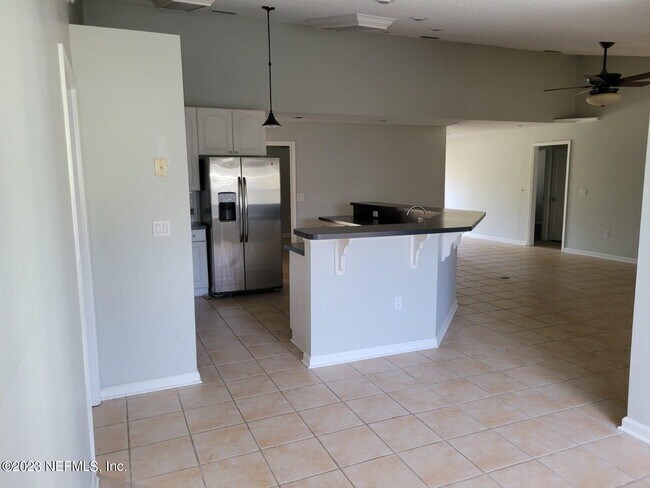 Building Photo - 248 Harbor Dr