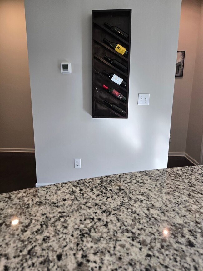 Building Photo - Beautiful Upscale Townhome