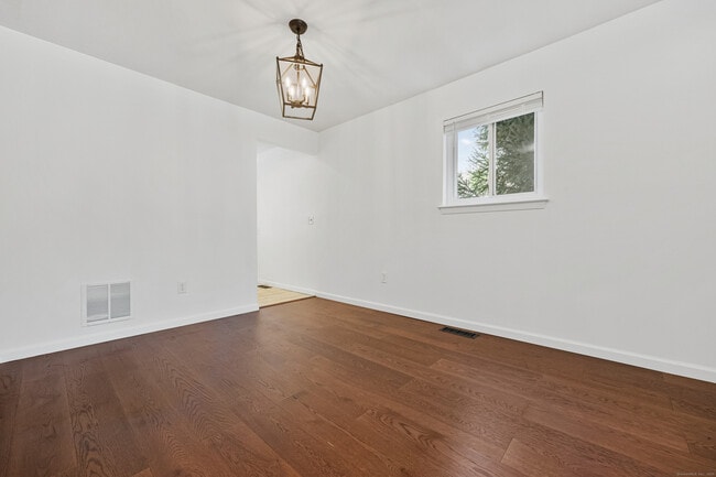 Building Photo - 75 Cos Cob Ave
