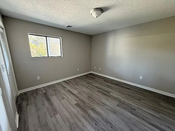 Foto del edificio - 4807 Little River Rd