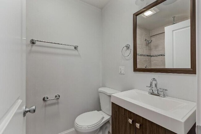 Foto del edificio - 721 Parker St