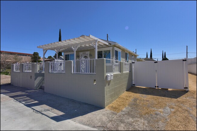 Foto del edificio - 4326 Manchester Ave