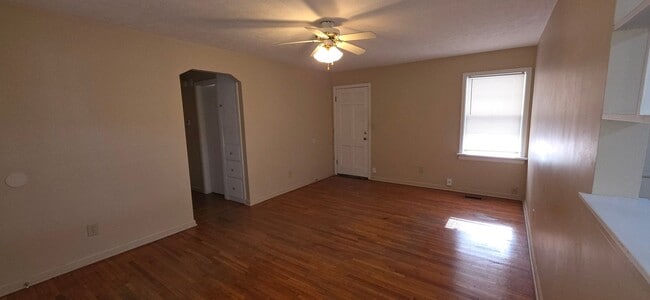 Foto del edificio - 2 Bedroom 1 Bathroom home in Southeast Springfield for $995!