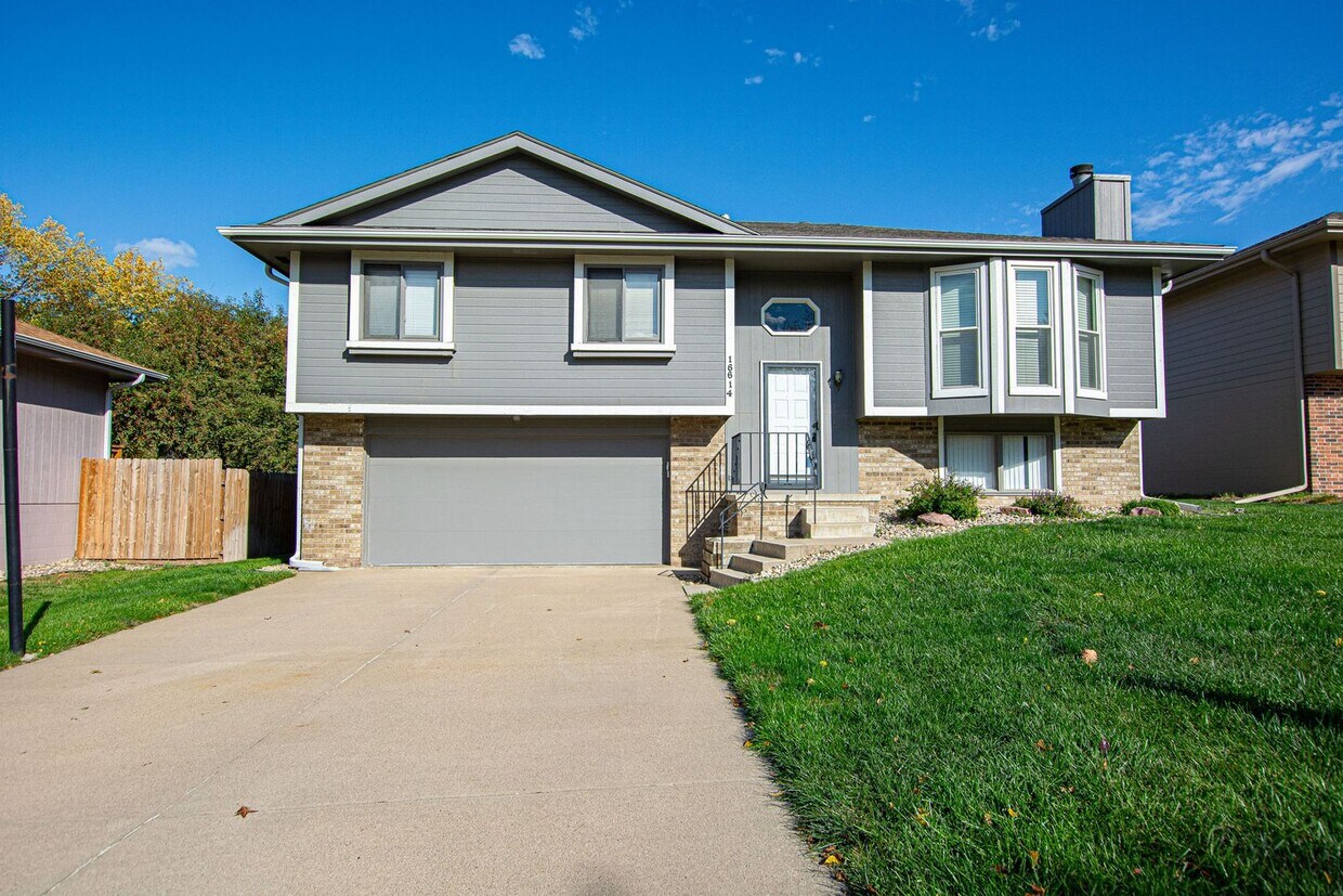 3 Bedroom / 2.5 Bath in Millard off 168th House Rental in Omaha