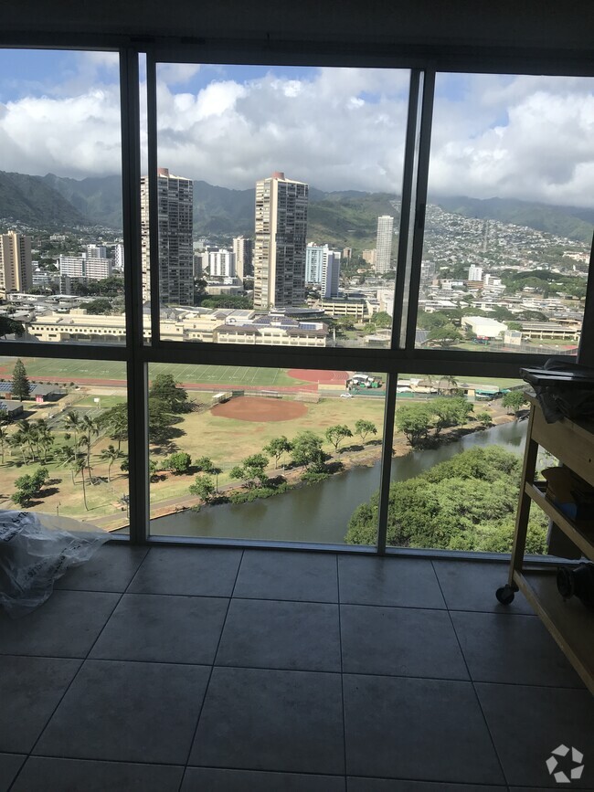Building Photo - 2211 Ala Wai Blvd
