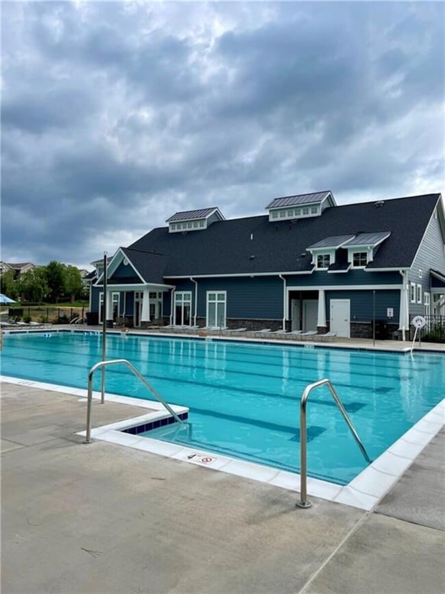 Building Photo - 6007 Crosswinds Blvd