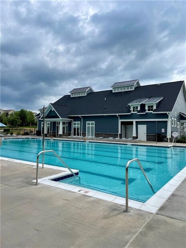 Foto del edificio - 6007 Crosswinds Blvd
