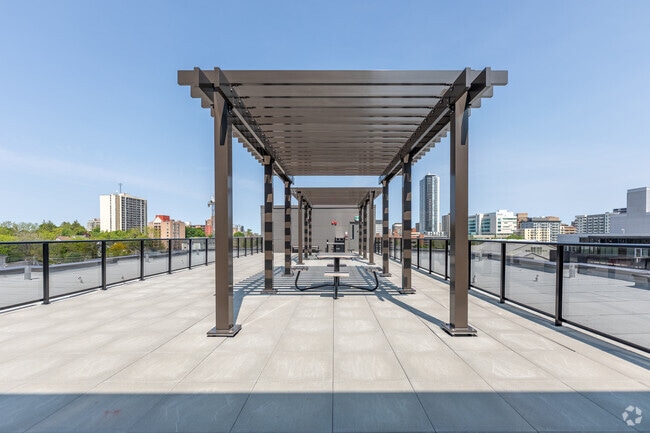 Terrasse sur le toit - 387 King St East