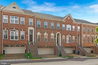 Building Photo - 2819 St Croix Dr