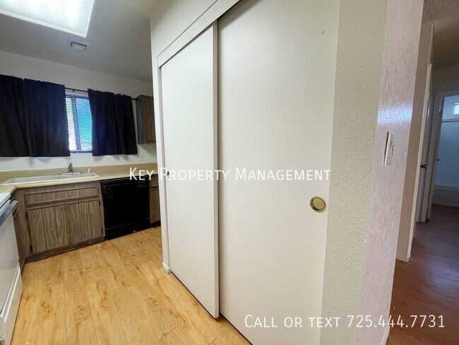 Foto del edificio - 2 BEDROOM 2.5 BATH CONDO WITH ATTACHED GARAGE