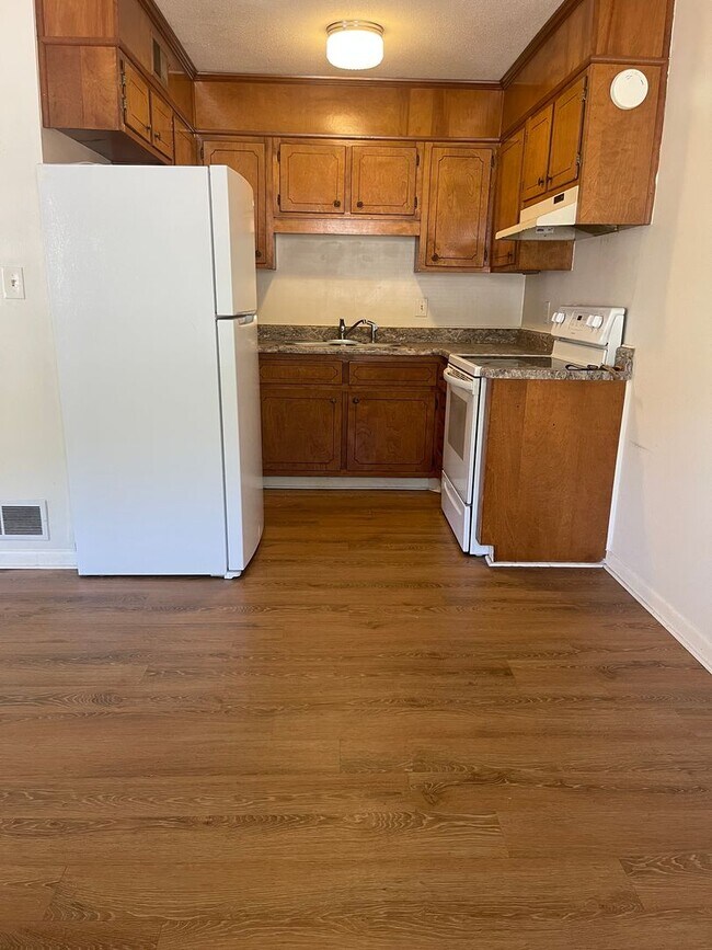 Foto del edificio - 1 Bedroom, 1 Bath Duplex Apartment on the Eastside! Available now!