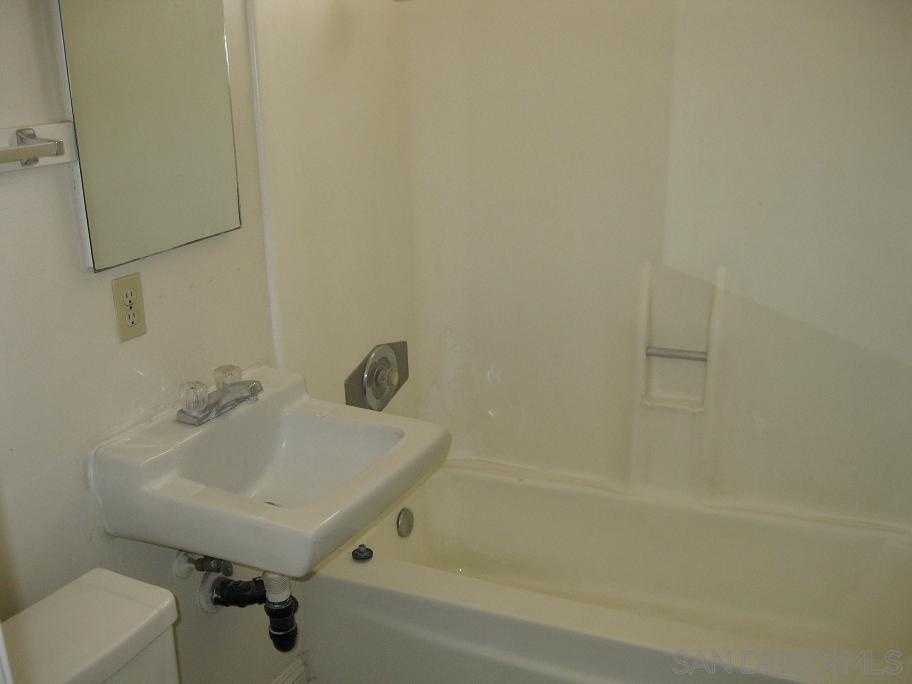 Building Photo - 10034 River St