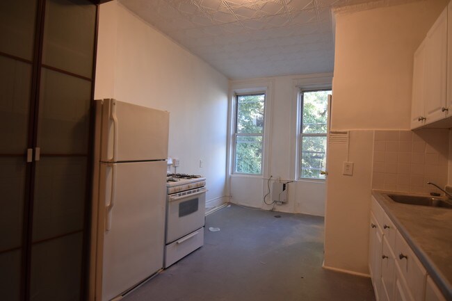 Building Photo - 1734 Bleecker St