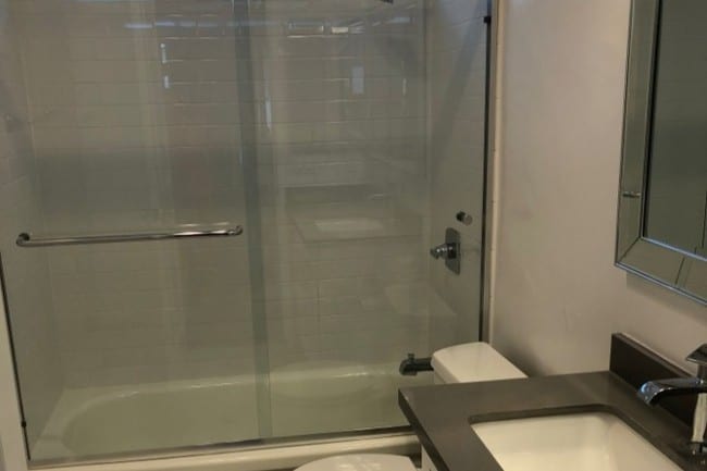 Second Bath with tub - 11130 Huston St