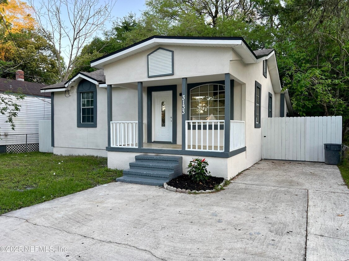 Primary Photo - 3133 Gilmore St