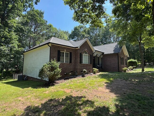 Foto del edificio - Charming 3-Bedroom Retreat in Wake Forest