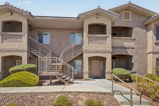 Foto del edificio - Gated 3 Bedroom condo located just off 215 & Eastern!