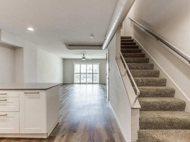 Building Photo - Luxarious 2BD/2.5BTH Condo in Nichols Hill...