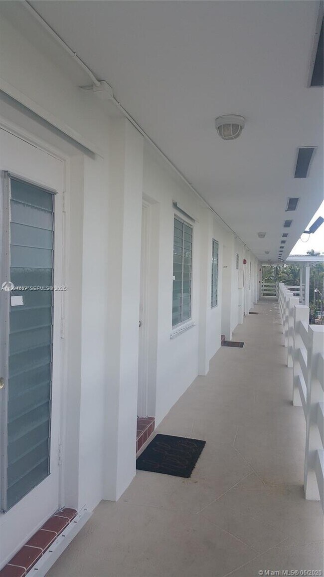 Foto del edificio - 1631 NE 114th St