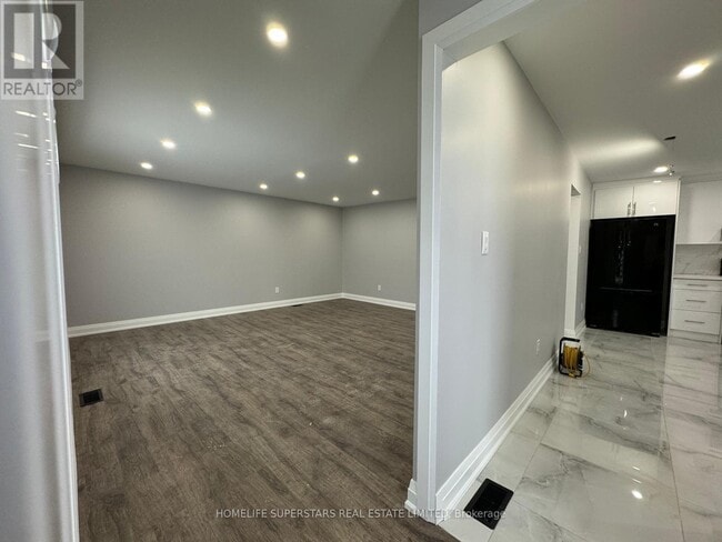 Building Photo - 47 Jade Crescent