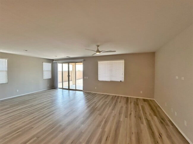 Building Photo - 418 S 178th Ln