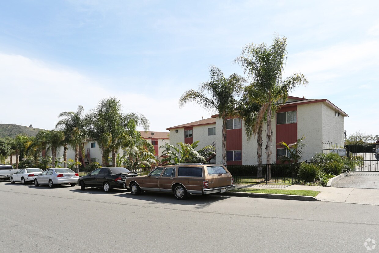 Primary Photo - 382-422 W Ramona St