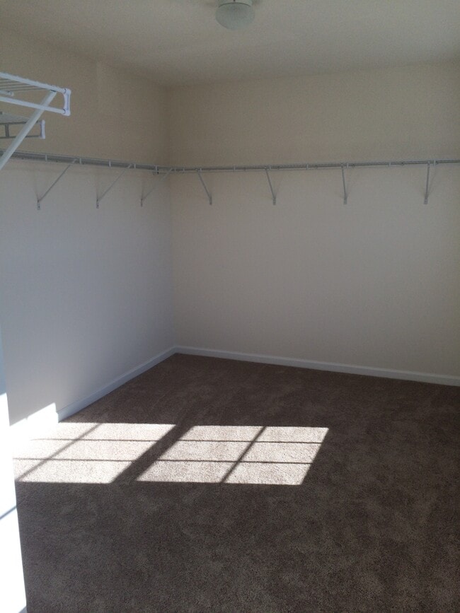 Master closet - 2332 Waverly Dell Dr SE