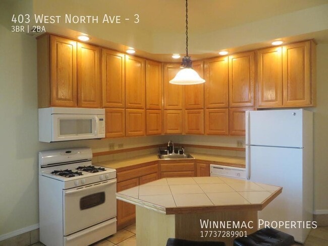 Building Photo - 403 W North Ave